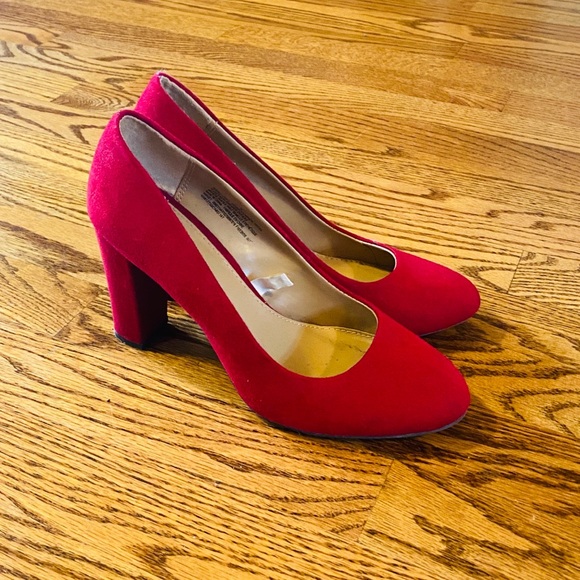 Vintage Y2K Red Pumps - Picture 9 of 9